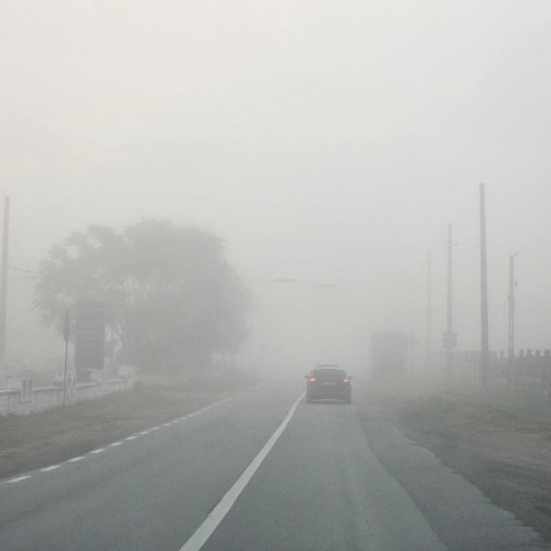 Ceață densă și polei pe mai multe drumuri naționale montane