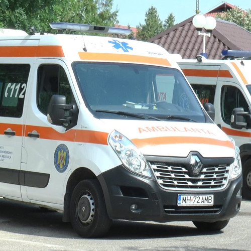 Un bărbat atacă cu cuţitul şoferul ambulanţei în Maramureş după un incident la hotel