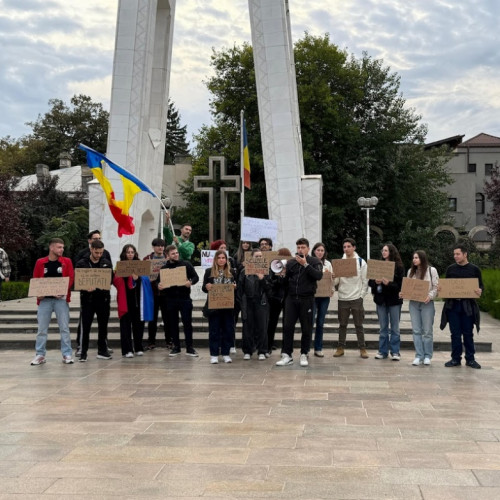 Studenții din Galați protestează față de măsurile de austeritate ale guvernului