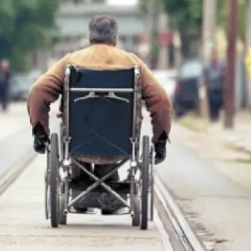 Clujean cere primăriei o rampă de acces pentru persoanele cu dizabilități pe strada Bucegi/Parâng