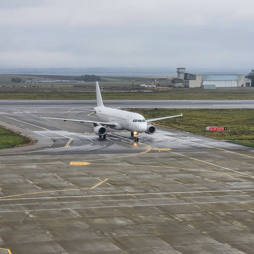 Se reiau zborurile directe de pe Aeroportul Suceava spre Viena și București