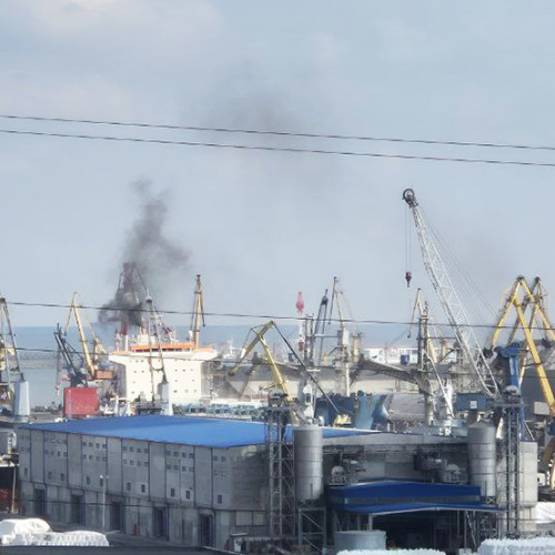 Incendiu puternic la o navă aflată în reparații în șantierul naval Constanța