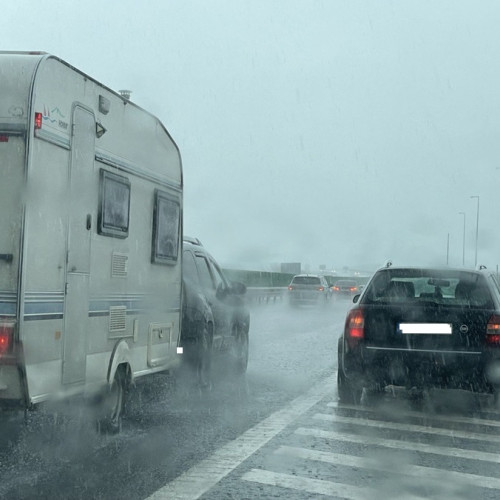 Probleme de circulație între Dor Mărunt și Fetești din cauza apei pe șosea