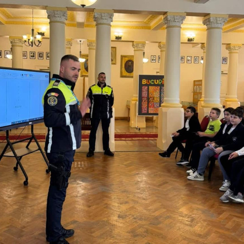 Polițiștii din Alba au discutat cu elevii despre siguranța în trafic