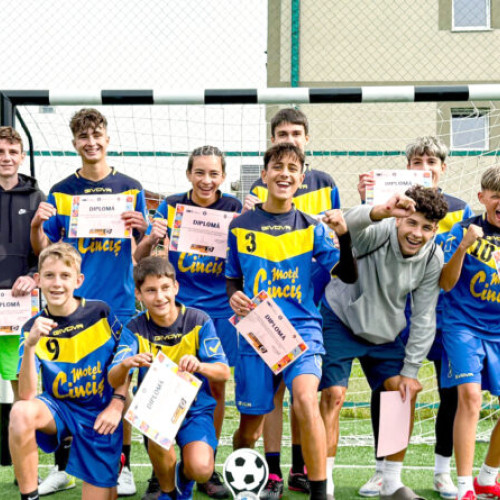 Elevii din Hunedoara au câștigat trofeul celei de-a treia ediții a competiției sportive școlare