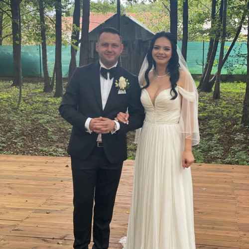 Subprefectul Gorj îl onorează pe soția sa după doi ani de la nunta religioasă