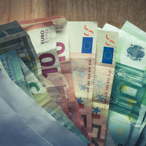 Un tânăr din Vâlcea, cercetat pentru înșelăciune în legătură cu vânzarea falsă de mașini