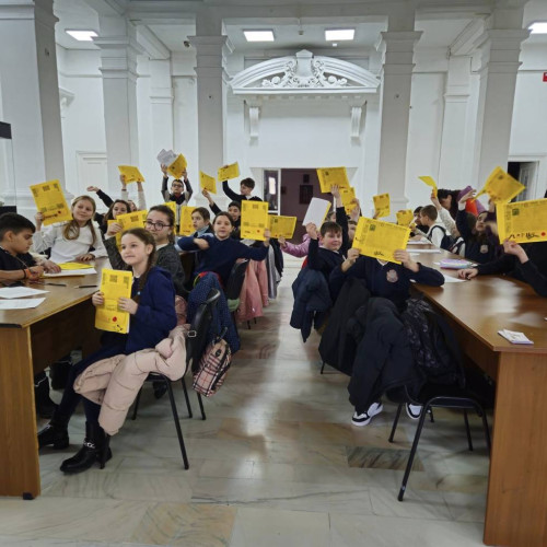 Școlile dâmbovițene invitate la programul "Şcoala și Muzeul - Parteneri pentru metode alternative de învățare și educare