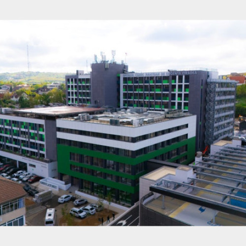 Parcarea supraetajată de lângă Spitalul Județean Oradea, inaugurată și funcțională de azi