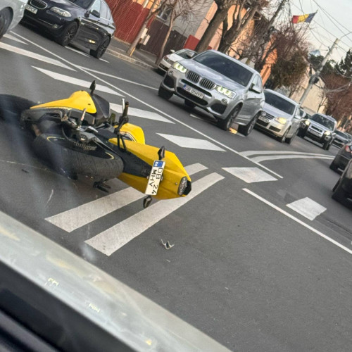 Accident rutier pe Calea Domnească din Târgoviște! Un motociclist a lovit un autoturism, traficul blocat!