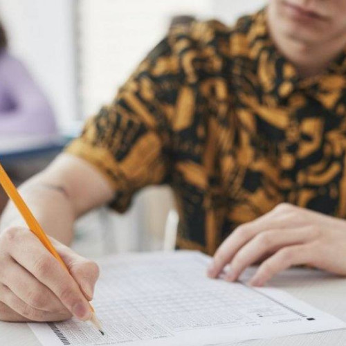 Elevii din Dâmbovița vor afla mâine rezultatele simulării Evaluării Naționale