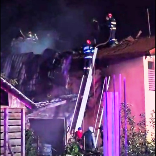 Incendiu la o locuință în comuna Bălești, intervenție a pompierilor din Vrancea și Buzău
