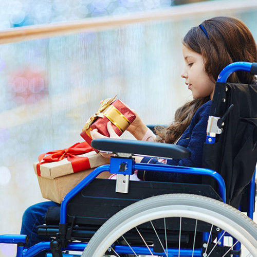 Copiii cu handicap vor primi vouchere de 39.000 lei pentru tehnologii asistive