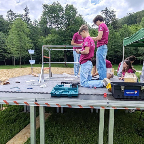 Cluburile de robotică KronBot și RoboAS primesc 24.000 lei pentru educația STEM