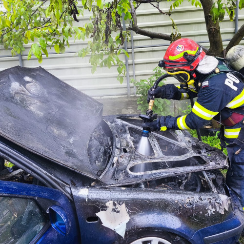 Incendiu la un autoturism în mers pe bulevardul Republicii din Roman
