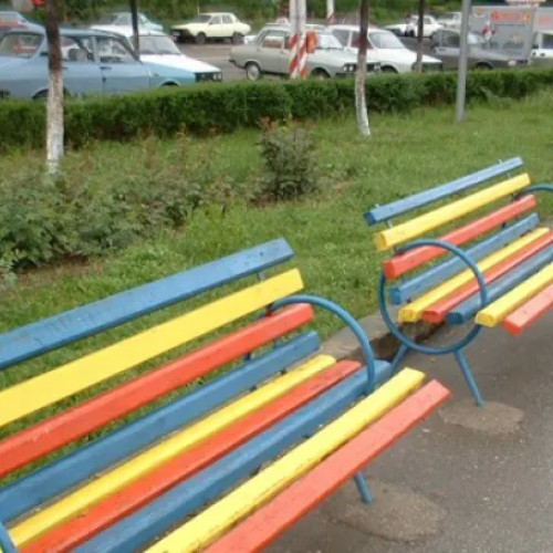 Băncile din zona Expo Transilvania creează disconfort pentru trecători în Mărăști