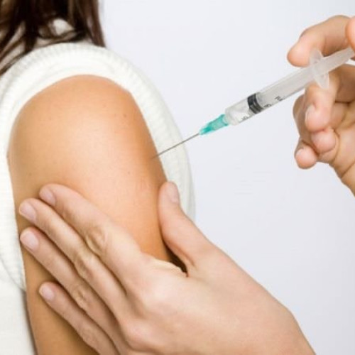 Vaccinarea gratuită anti-HPV extinsă până la 26 de ani în România