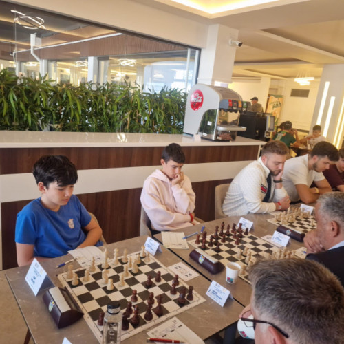 Performanțe ale sportivilor gălățeni la competiții naționale de șah, baschet și volei