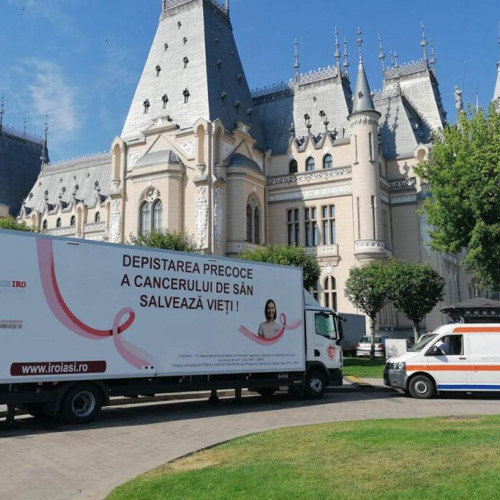 Palatul Roznovanu iluminat în roz în lupta împotriva cancerului mamar