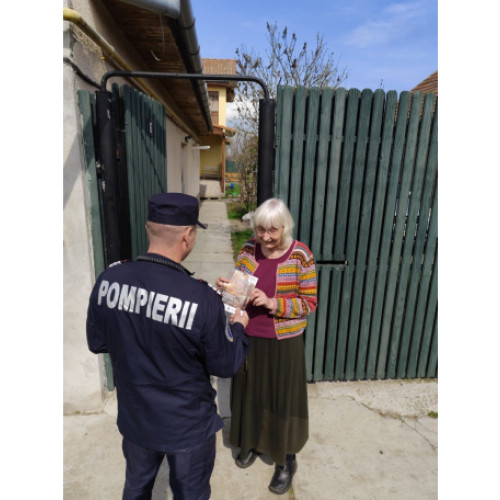 Pompierii sărbătoresc Ziua Persoanelor Vârstnice alături de bunici