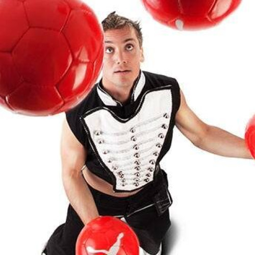 Victor Rubilar aduce „dansul fotbalului” la Festivalul de Teatru pentru Tineret Iași