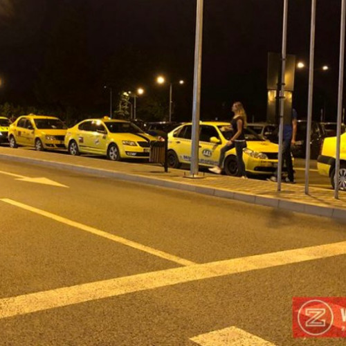 Taximetriștii din Bacău cer majorarea cu 64% a tarifelor, Primăria consultă proiectul