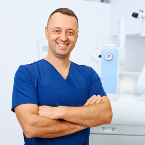 Semne care anunță urgențe oculare ce pot salva vederea, explicate de medicul Teodor Holhoș