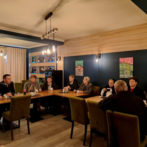 Polițiști din Sighetu Marmației au discutat cu seniorii despre siguranță și înșelăciuni