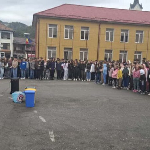 Elevii din Bistrița-Năsăud concurează pentru premii în campania de reciclare