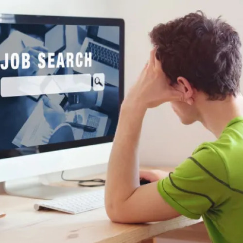 Tânăr din Cluj caută job cu salariu de minimum 3.500 lei, dar primește sfaturi pentru a-și crește șansele