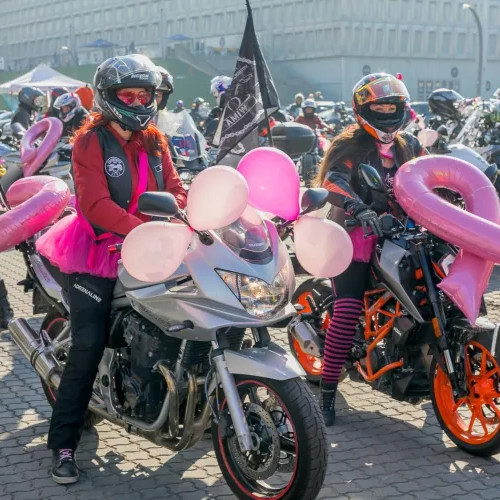 Motocicliștii clujeni organizează sâmbătă parada “Pink Ride” pentru prevenirea cancerului de sân