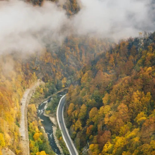 Circulația pe Transalpina, oprită temporar din cauza vremii nefavorabile