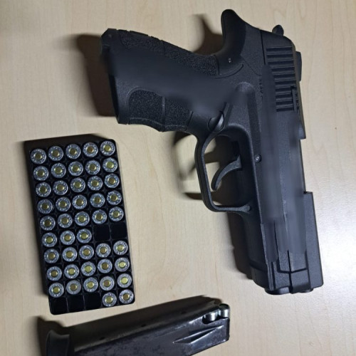 Tânăr prins cu armă neletală fără autorizație în Rogoz