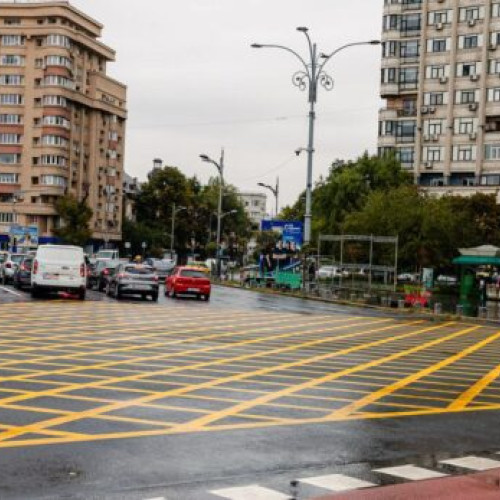 Marcaj nou la Piața Victoriei pentru prevenirea blocajelor în trafic