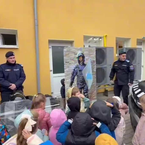 Jandarmii din Alba au organizat o activitate educativă la o grădiniță din Alba Iulia