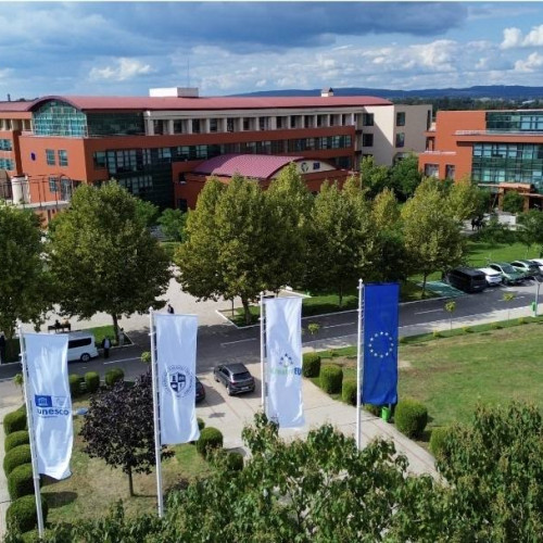 Steagul UNESCO arborat la Universitatea Valahia din Târgoviște