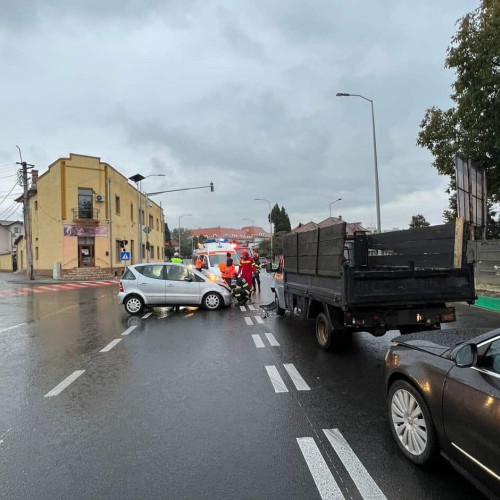 Accident rutier cu trei vehicule pe Bulevardul Încoronări din Alba Iulia