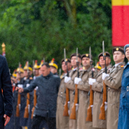 Nicuşor Dan: Voluntarii pot primi salariu pentru patru luni de pregătire militară