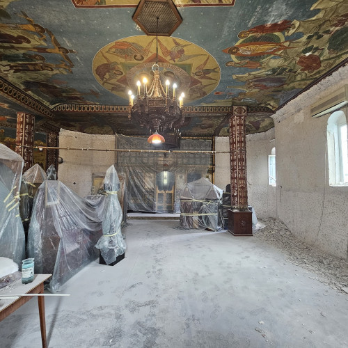 Pictura veche a bisericii va fi înlocuită cu o nouă lucrare în stil bizantin