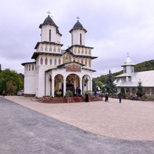 Moment de sărbătoare la Mănăstirea Mușinoaiele, prilejuit de binecuvântarea lucrărilor de renovare