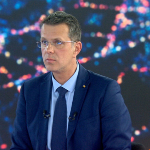 Legea serviciului militar voluntar, trimisă în procedură de urgență în Parlament