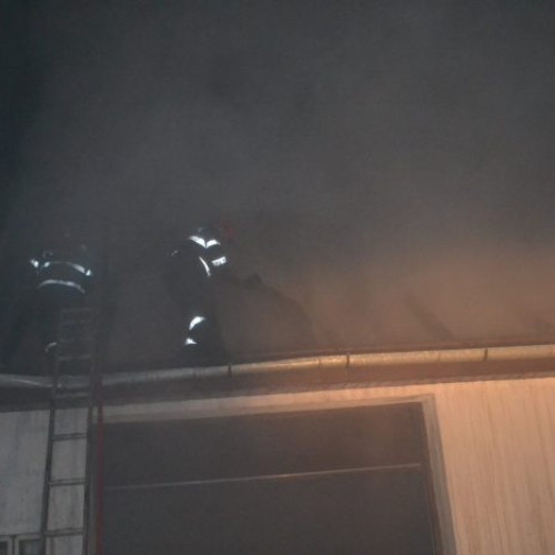 Incendiu la acoperișul unei case din Tiur, intervenție a pompierilor din Blaj