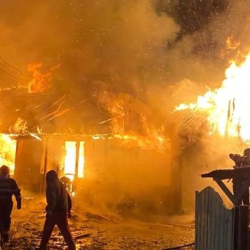 Incendiu la o gospodărie din Rădeni, intervenție promptă a pompierilor