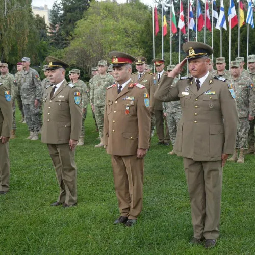 Militarii cu peste 30 de ani de serviciu, onorați la Divizia 4 Infanterie Gemina