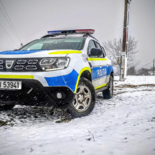 Strat gros de zăpadă și accidente pe drumurile montane afectate de viscol