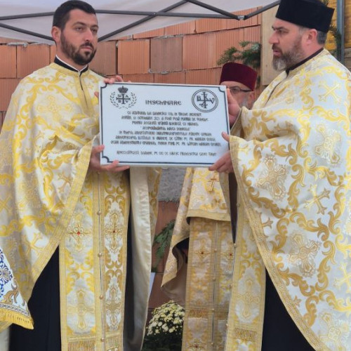 Sfințirea pietrei de temelie a bisericii „Acoperământul Maicii Domnului” în cartierul Livadă din Focșani