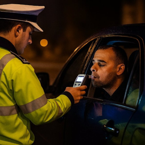 Bărbați prinși la volan în stare de ebrietate și fără permis în localități din Arad