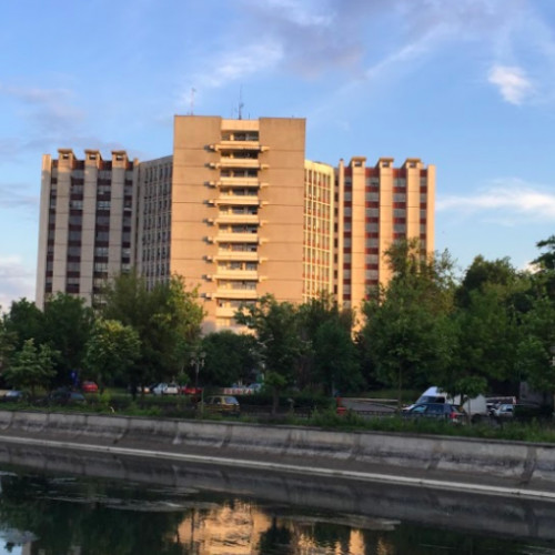 Bărbat reținut după ce a lovit cu mașina un alt om în fața Spitalului Universitar