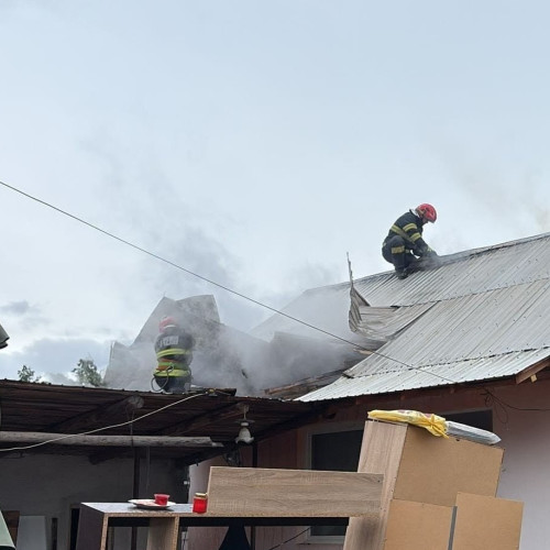 Incendiu într-o gospodărie din Mărgineni provocat de un scurtcircuit