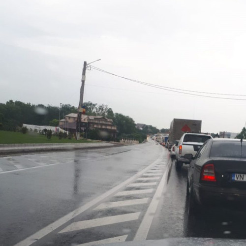 Poliția Vrancea avertizează șoferii să circule preventiv din cauza codului galben meteo
